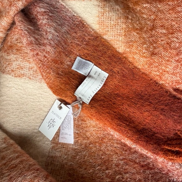 Eleventy Platinum Special Collection Wrap - Picture 5 of 6